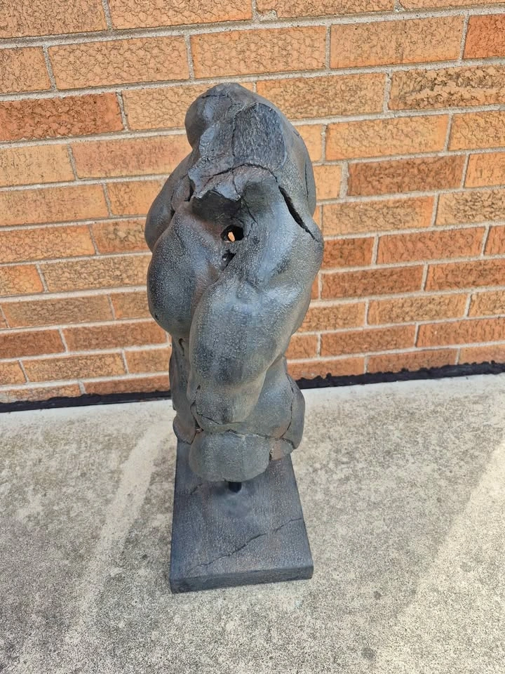 Abstract cracked male torso on stand (Skokie) - photo 4