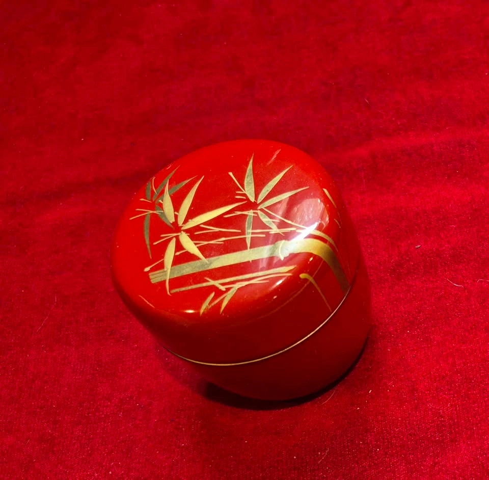 Red Lacquer container with gold for tea ceremony (Skokie) - photo 2