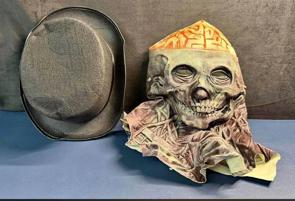 Scary full face mask with hat