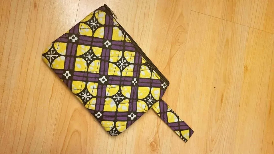 Quilted Geometric Pattern Zipper Pouch