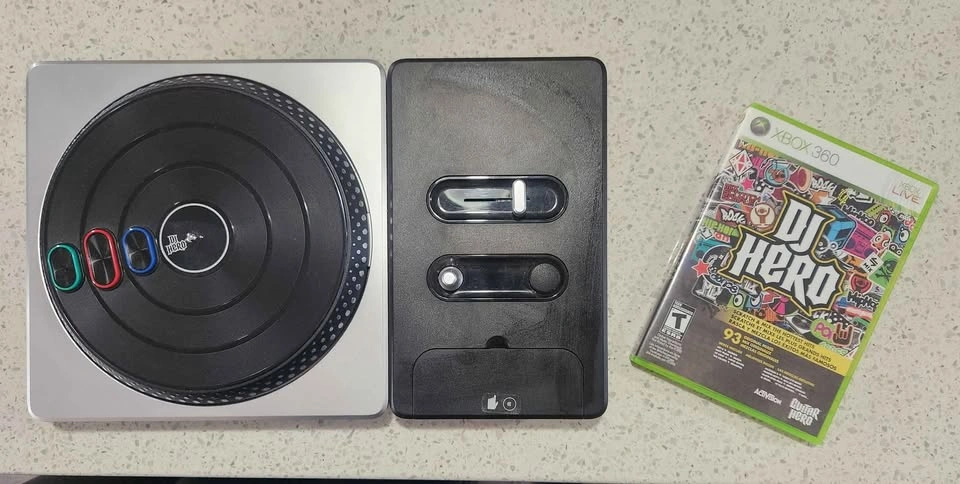 XBOX 360 DJ Hero & Turntable