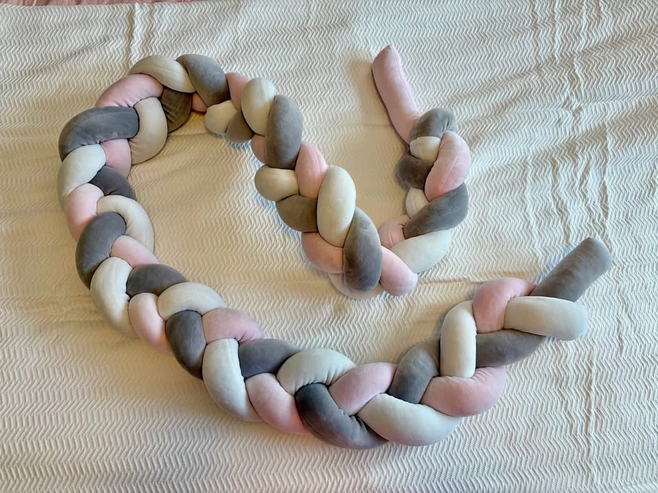 Knot pillow