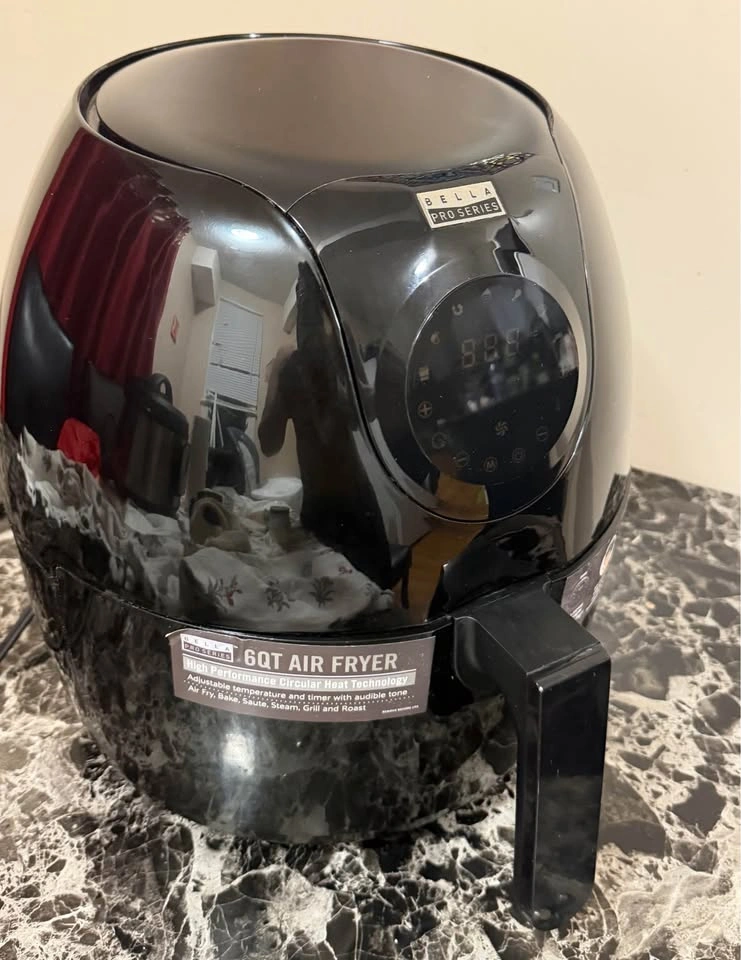 Moving Sale - Digital Air fryer in original packaging - photo 2