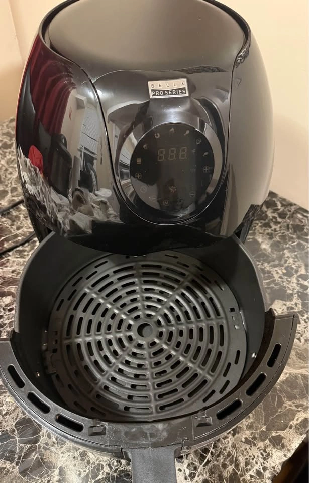 Moving Sale - Digital Air fryer in original packaging - photo 3