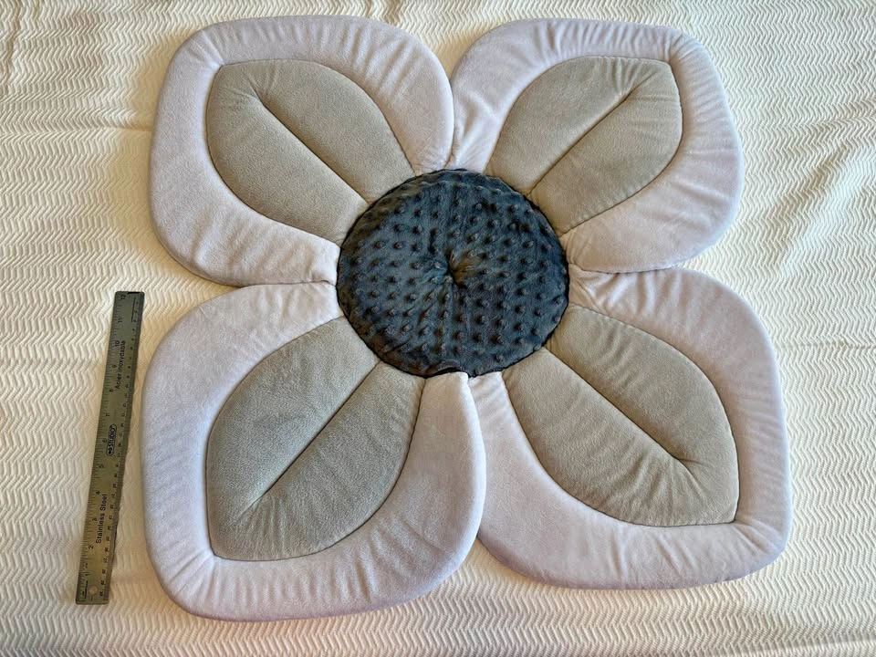 Lotus baby bath seat