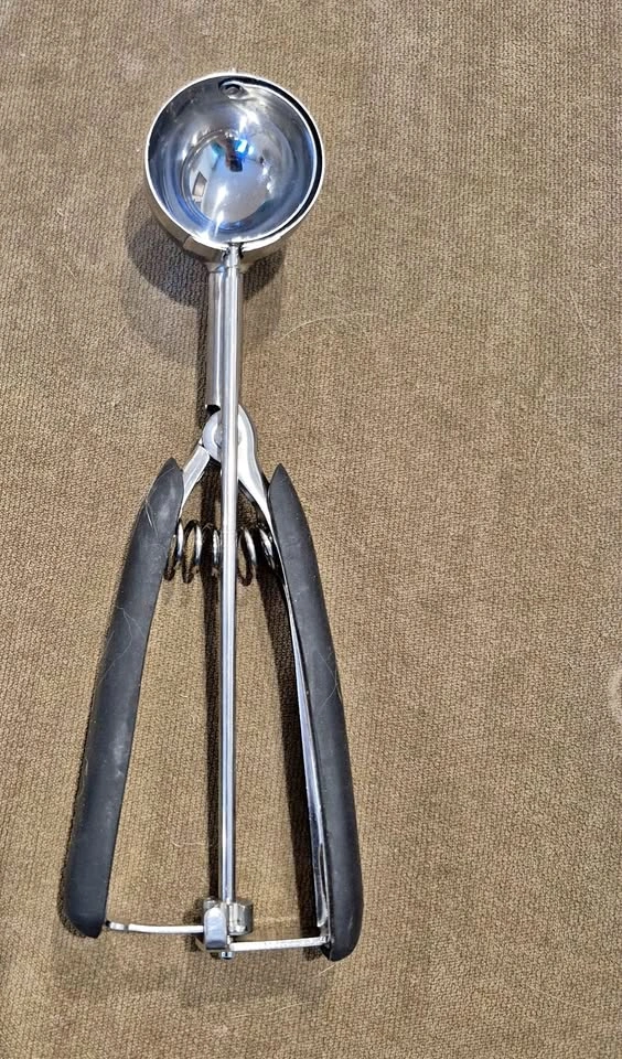 OXO 40 (1.5 T) cookie scoop