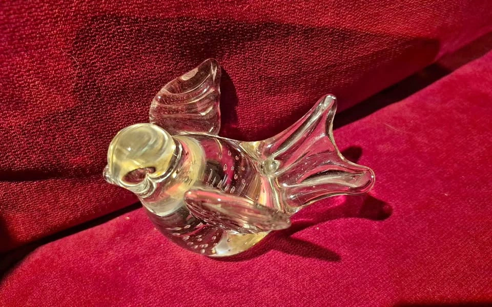 Glass bird with bubbles, 3 inches high (Skokie)