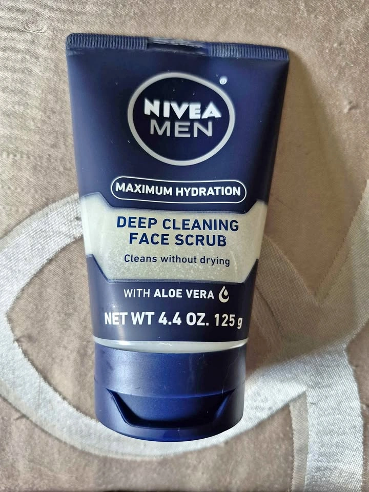 NEW- Nivea Men, deep cleaning face scrub (Skokie)