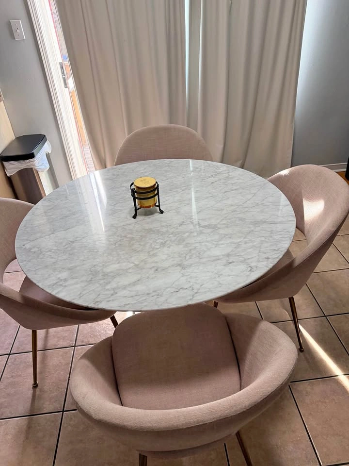 Marble Top Tulip Dining Table with 4 light beige Chairs