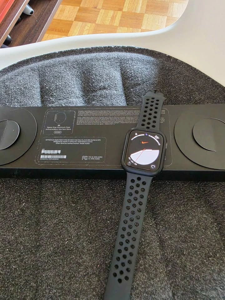 Apple Watch Nike SE (1st Generation) - photo 2