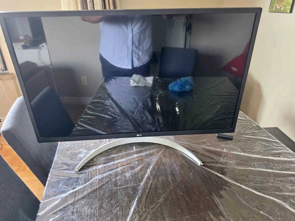 LG 31.5" Full HD IPS Monitor with AMD FreeSync