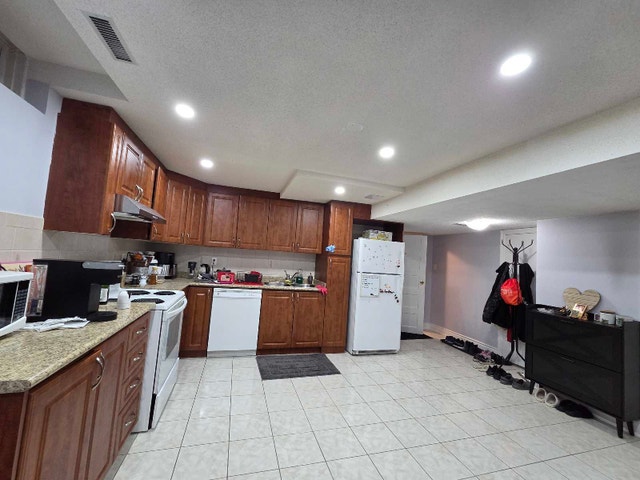 2 Bedroom Basement - 2000 sqft