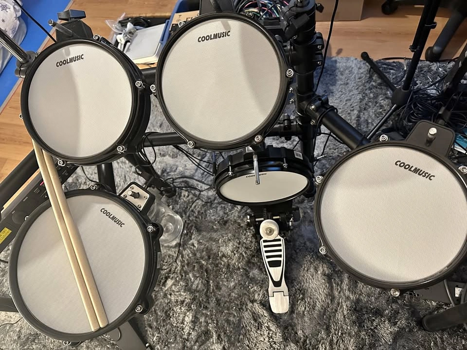Alesis D4 Drum Brain with All Mesh Head Electronic Drum Kit