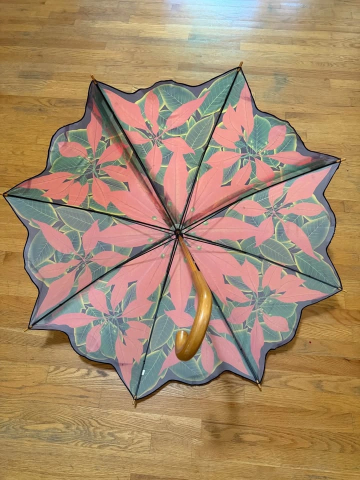 Vintage Christmas Poinsettia Pagoda Umbrella - photo 3
