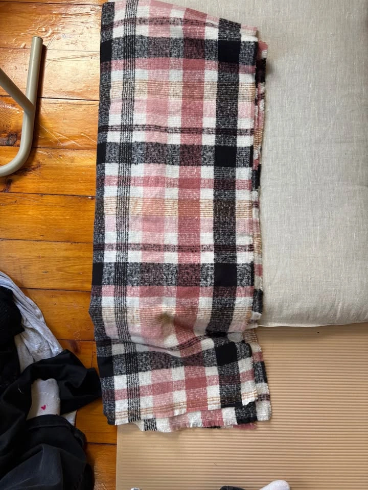 Set of 3 Plaid and Houndstooth Scarves - photo 4