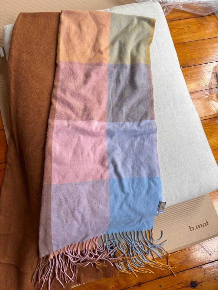 Lot of 4 Assorted Scarves - photo 4