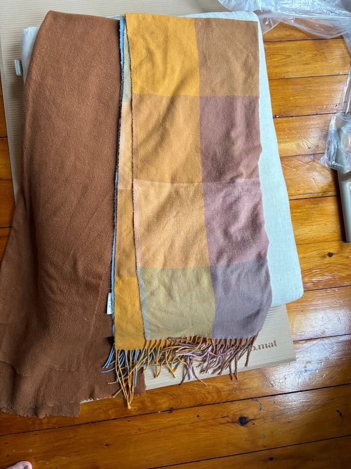 Lot of 4 Assorted Scarves - photo 5