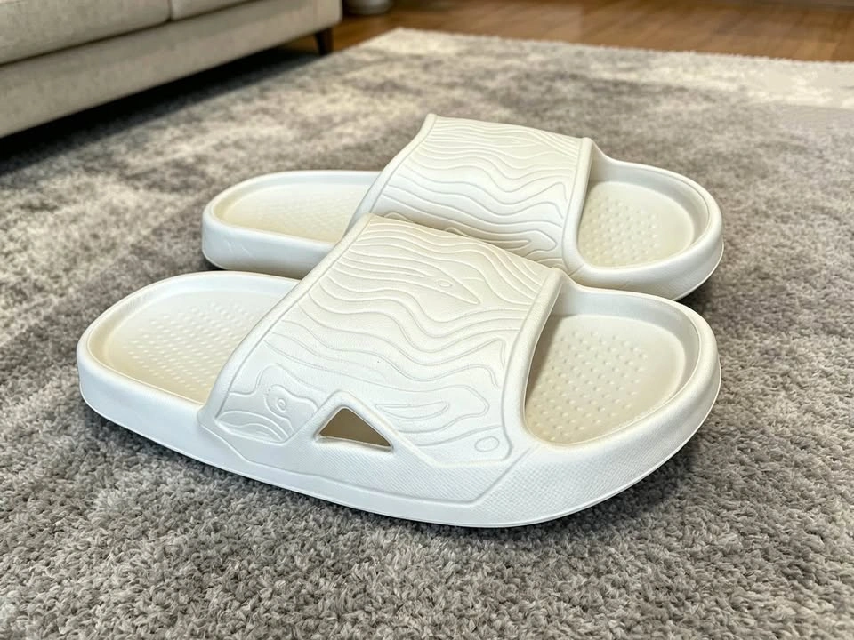 BRAND NEW Women's Shower Slides Size 6 - Bathroom Slippers