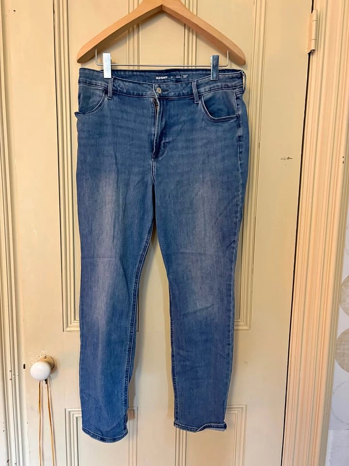 Old Navy High-Rise Straight Jeans Size 16