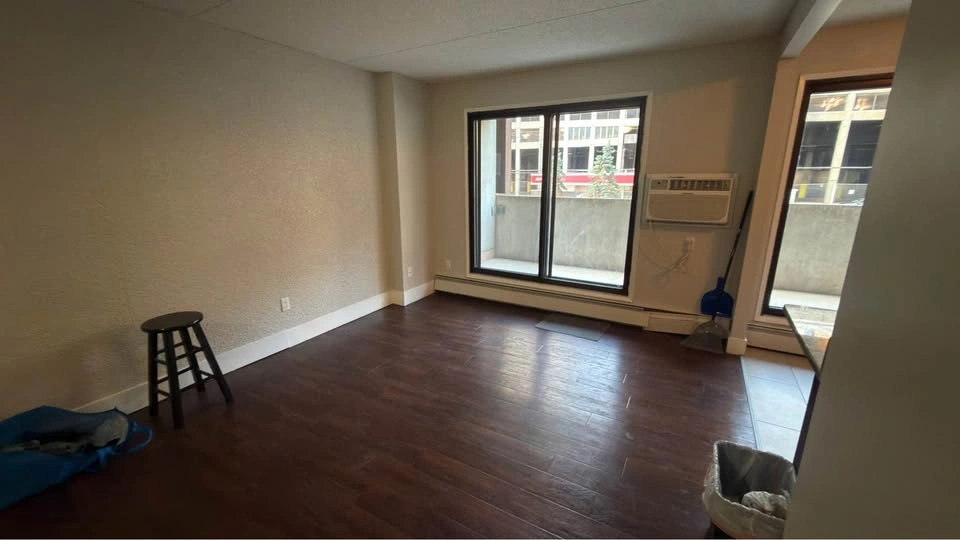 1 Bed 1 Bath - Apartment - photo 2