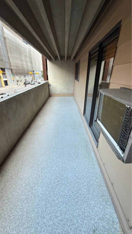1 Bed 1 Bath - Apartment - photo 4