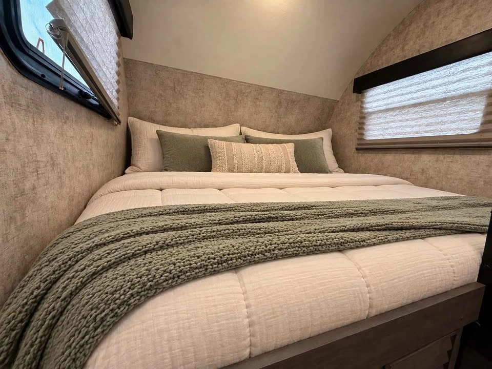 2017 Winnebago Winnie Drop 170S - Towable with SUV - photo 2