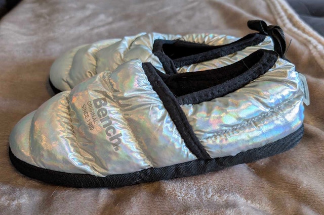 Bench Puffer Slippers (Kids' S/M) - photo 2