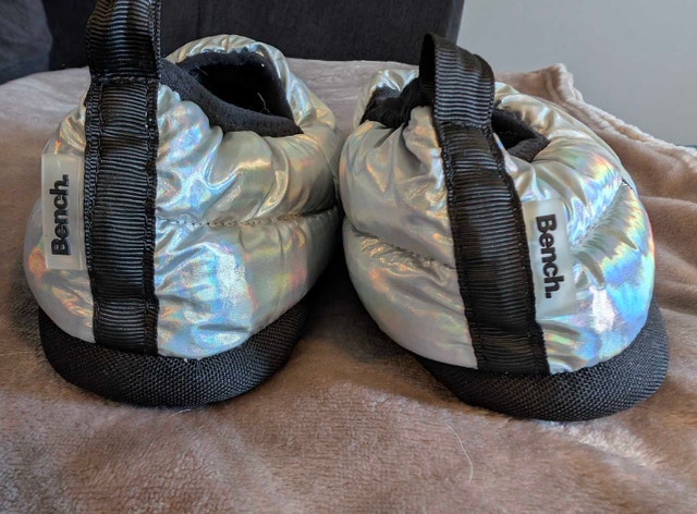 Bench Puffer Slippers (Kids' S/M) - photo 3