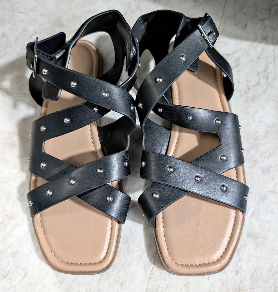 Old Navy Faux-Leather Gladiator Sandals (Girls' 4)