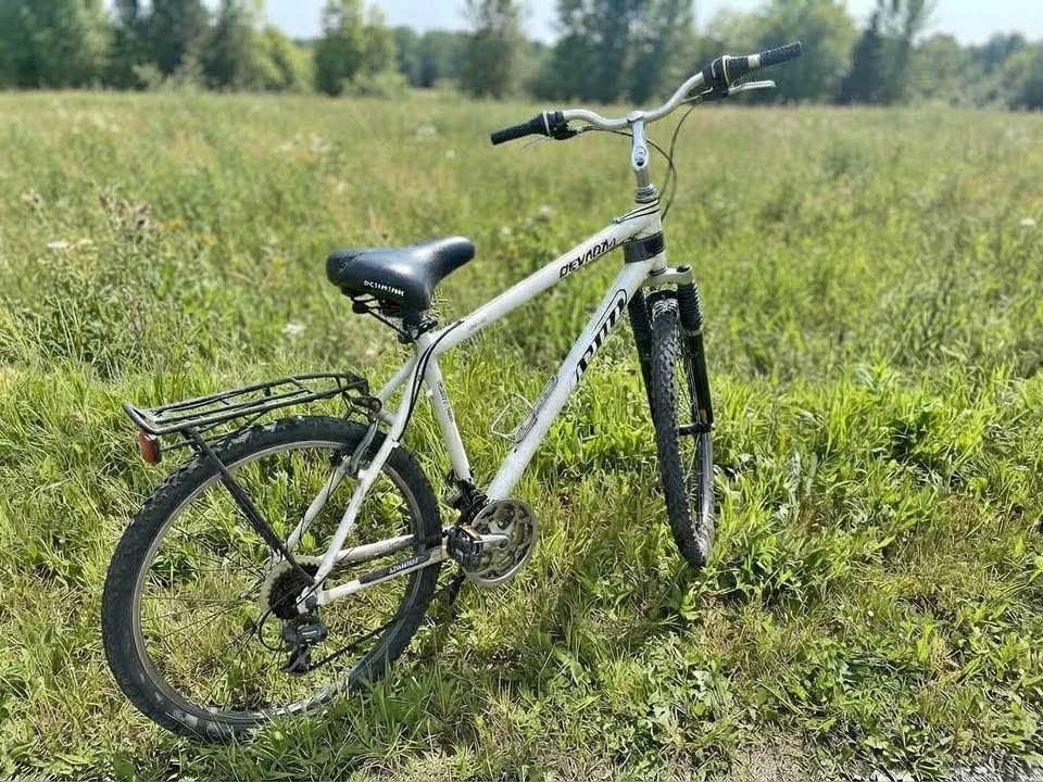 White CCM Adult Bicycle – City Commuter Bike