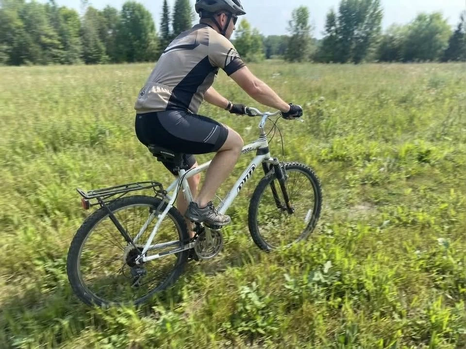 White CCM Adult Bicycle – City Commuter Bike - photo 2