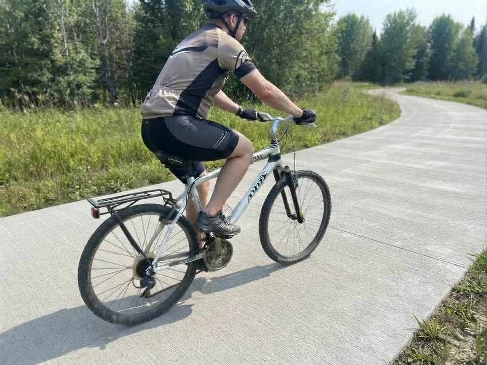 White CCM Adult Bicycle – City Commuter Bike - photo 3