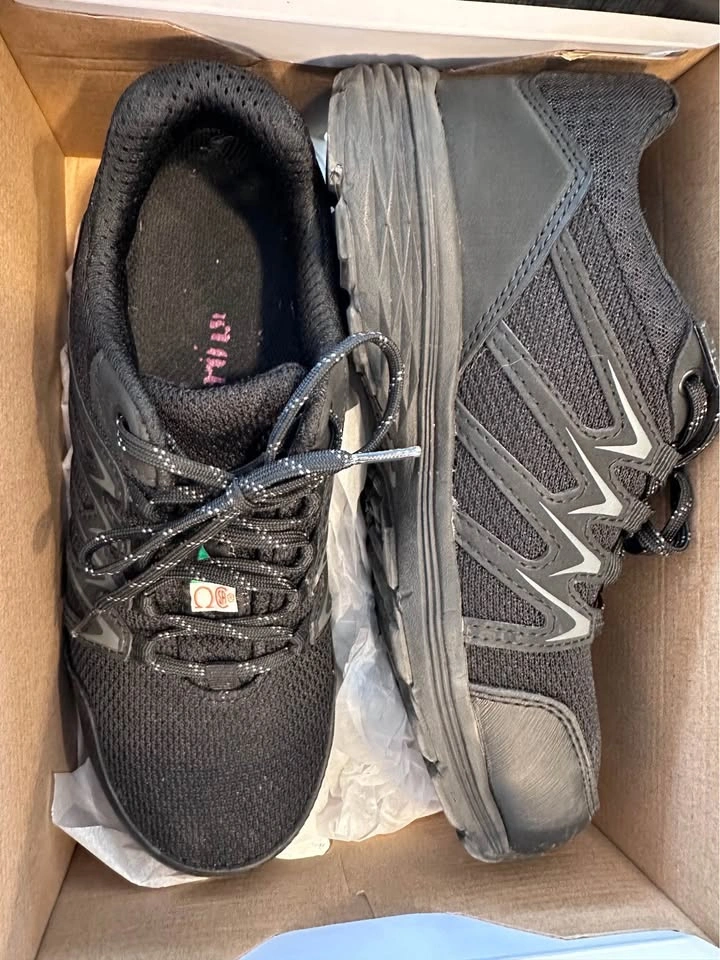 Women’s Size 8 certified Aluminum toe shoes for worksafe - photo 3