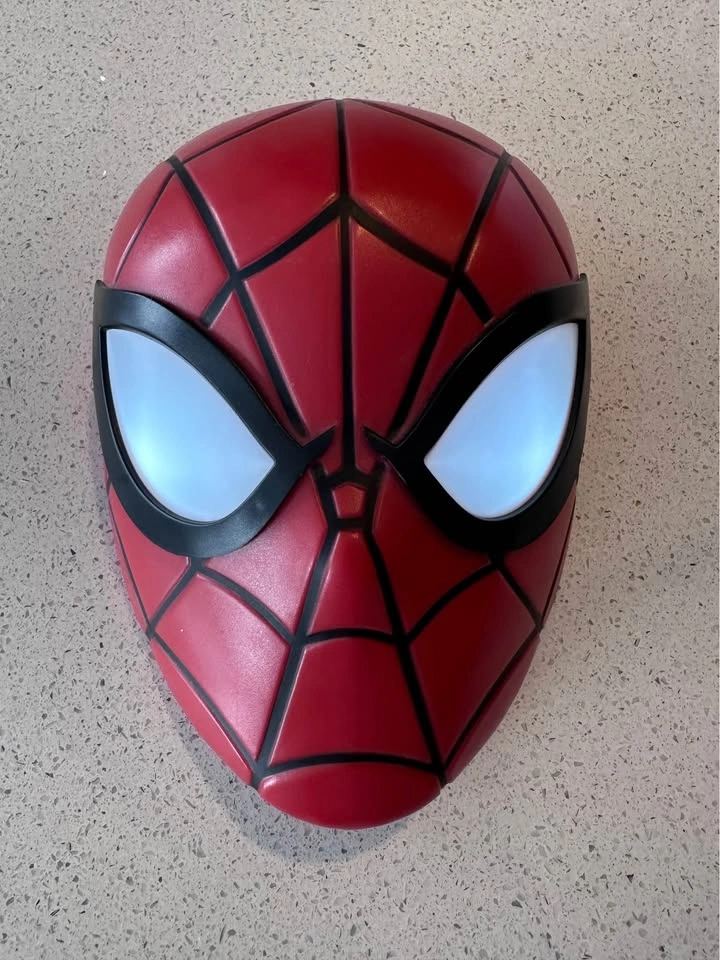 Spider-Man Wall Mount light up face comics - photo 2