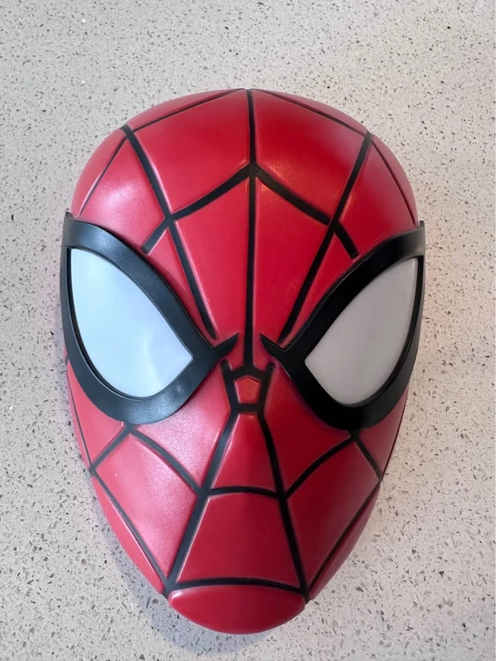 Spider-Man Wall Mount light up face comics - photo 3