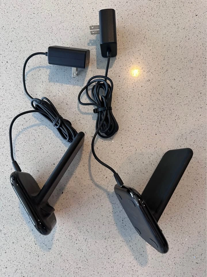 Wireless charging station x 2 - photo 2