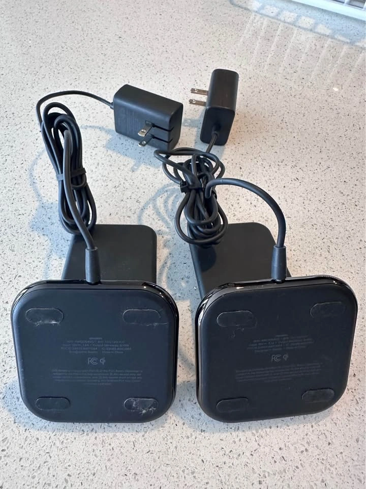 Wireless charging station x 2 - photo 3