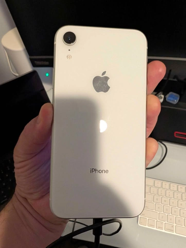 iPhone Xr - photo 2