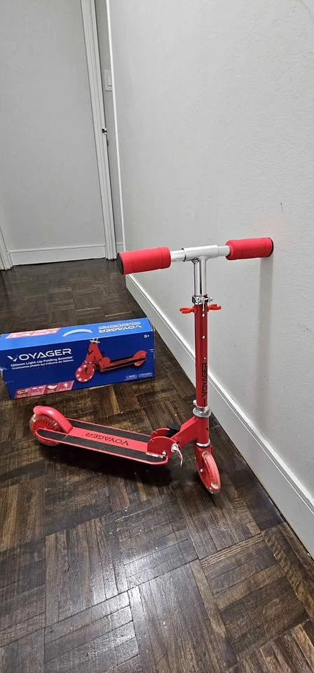 Voyager 120mm Light-Up Folding Scooter