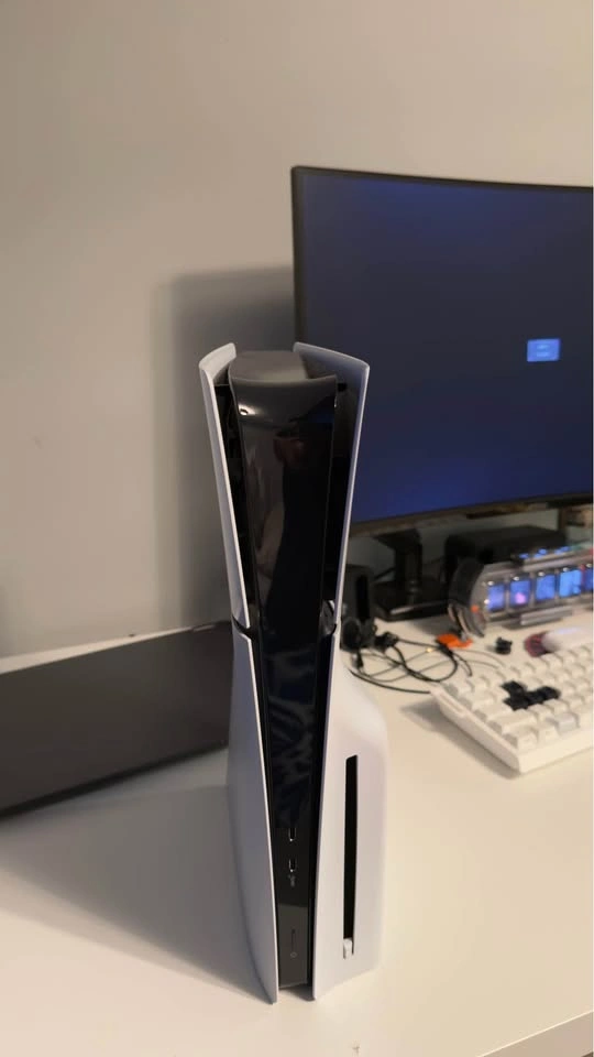 PS5 Slim Disc Edition Bundle + Games & Charging Station - photo 4
