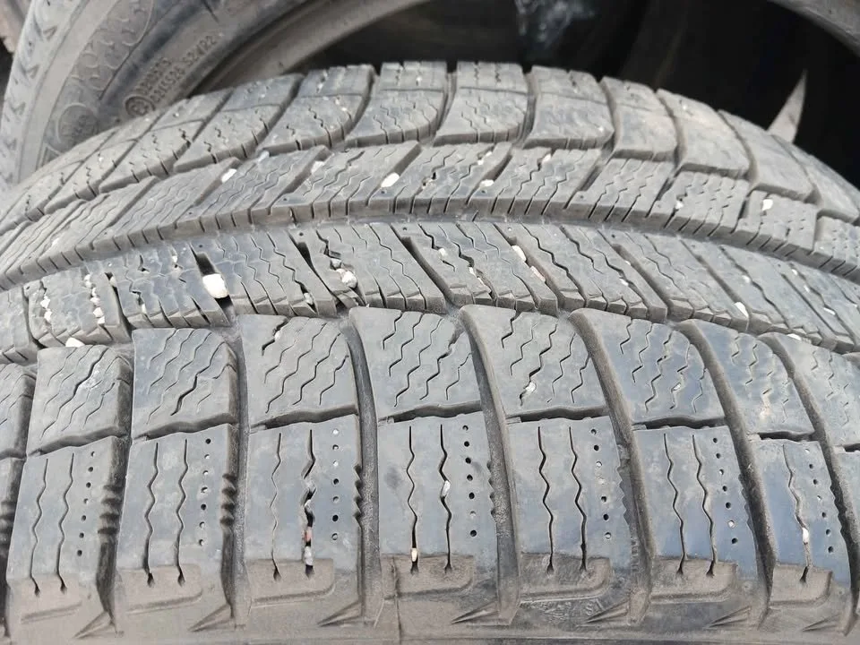 245 45 r19 THREE MICHELIN LATITUDE X-ICE WINTER TIRES image indicator(2)