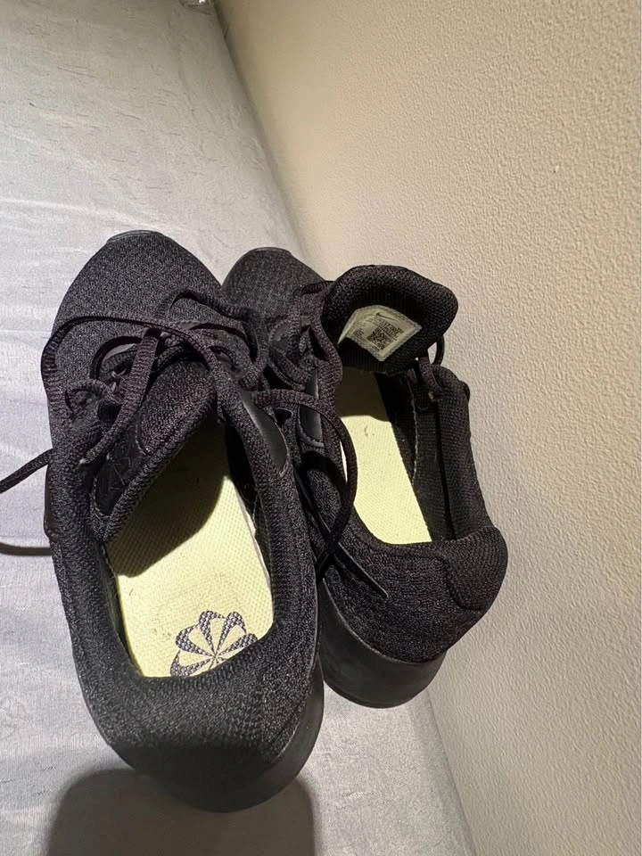 Nike Tanjun Triple Black Sneakers - photo 4