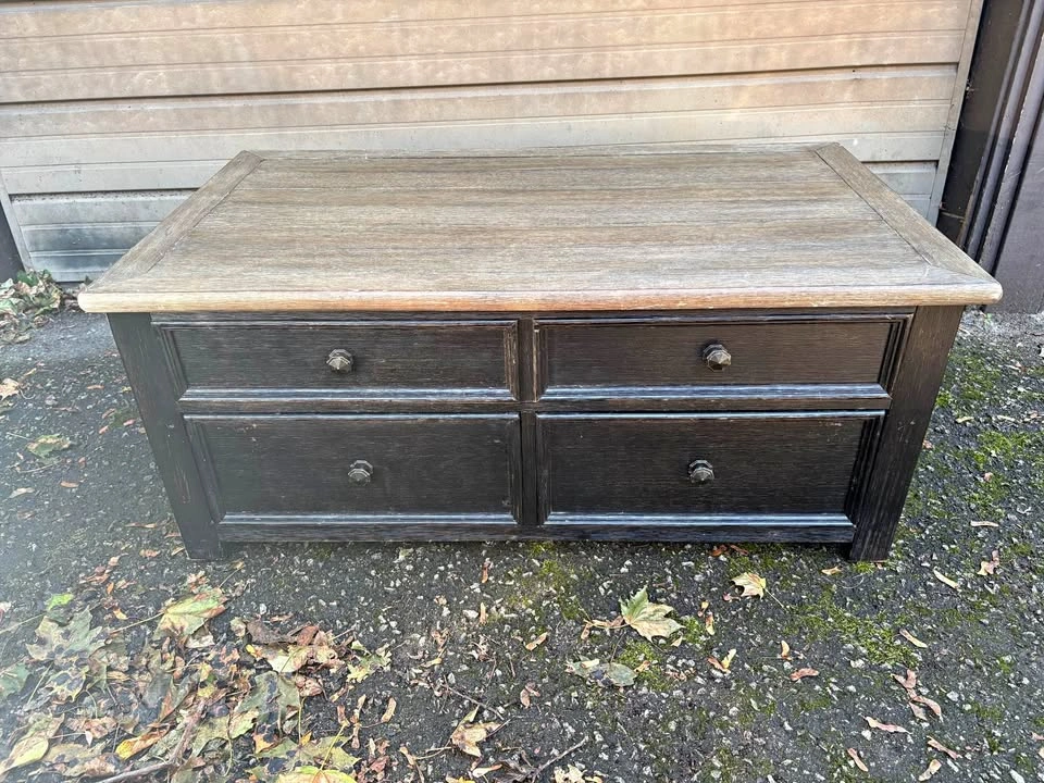 Lift-Top Coffee Table with Storage and 4 drawers - Ashley Furnit