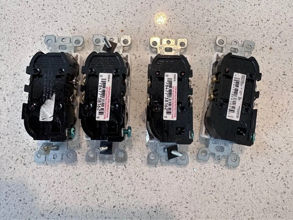 Electrical plugs (4) - photo 2