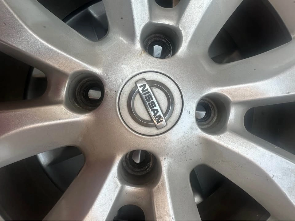 Nissan Sentra 16" Alloy Wheels with 205/55 R16 Tires