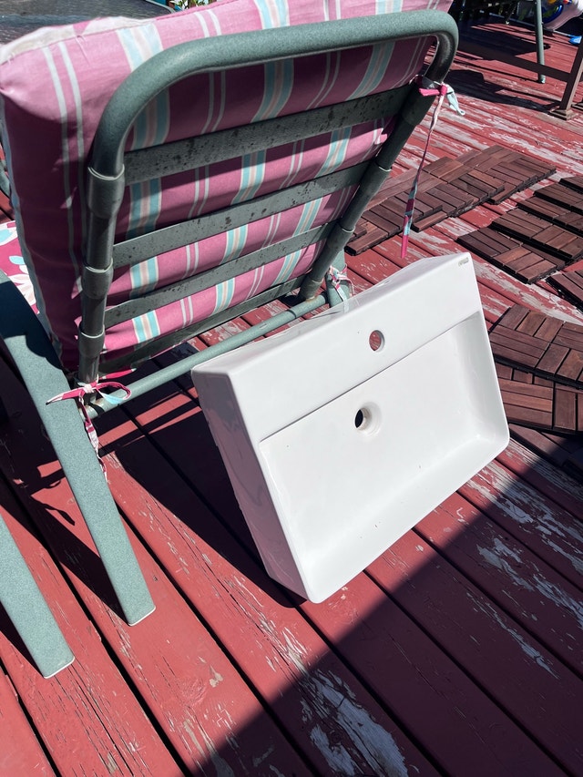 Ceramic sink