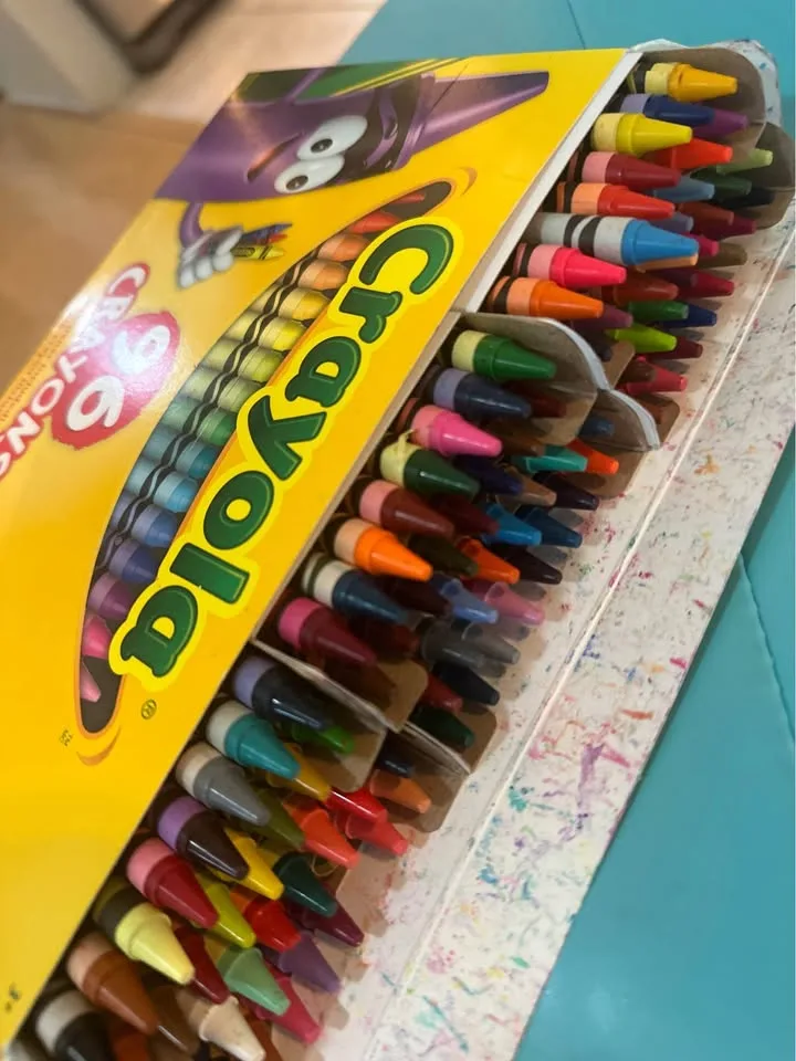Crayola Crayons Pack - 96 Crayons with Built In Sharpener image indicator(3)