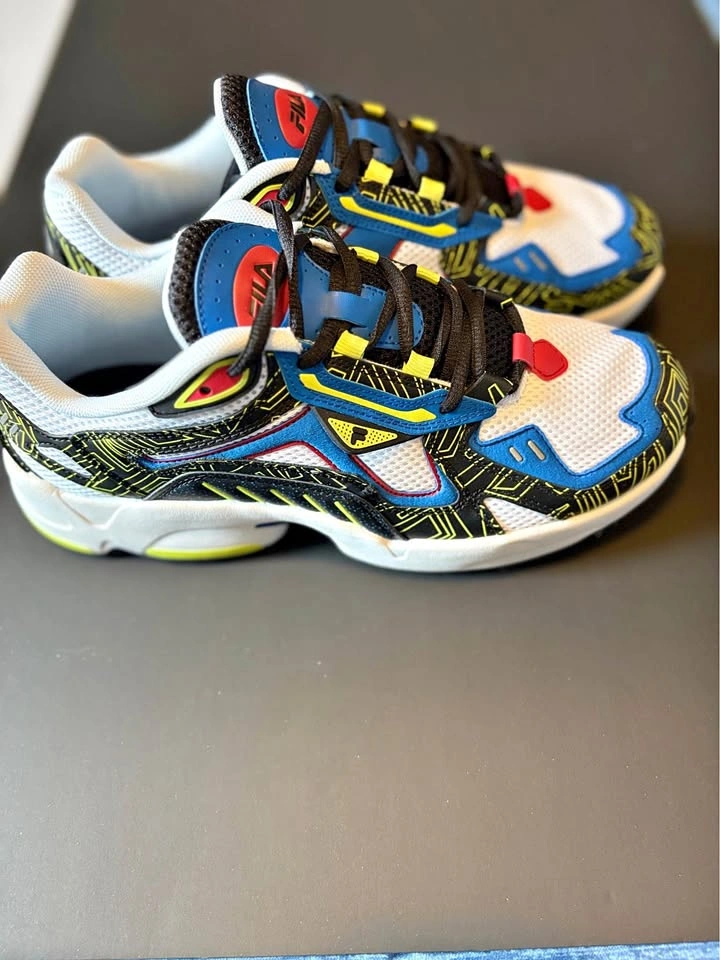 brand new men’s sneakers size 10