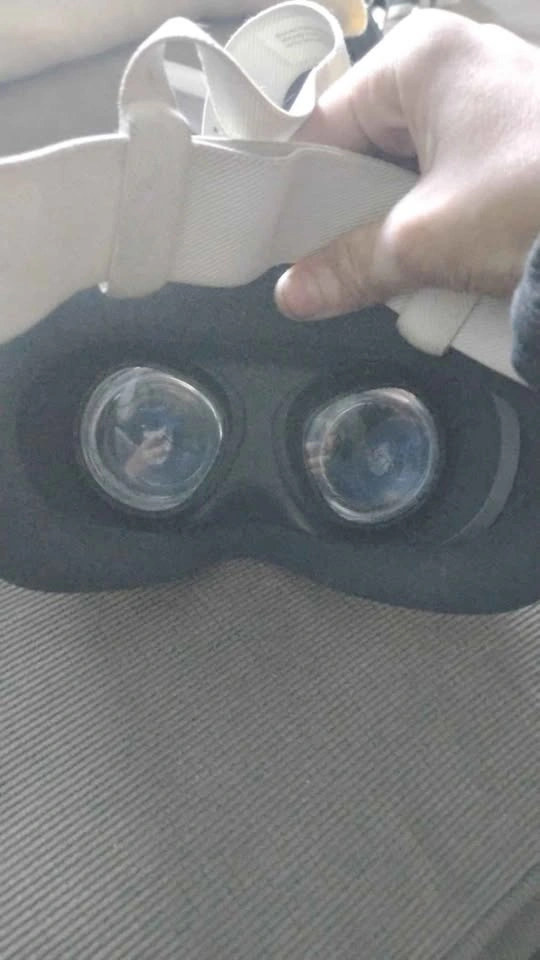 Meta Quest 3s VR Headset - photo 2