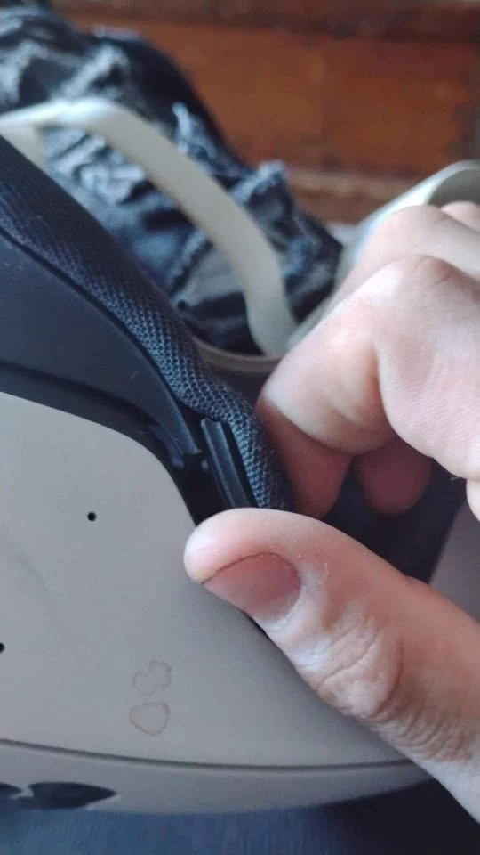 Meta Quest 3s VR Headset - photo 3